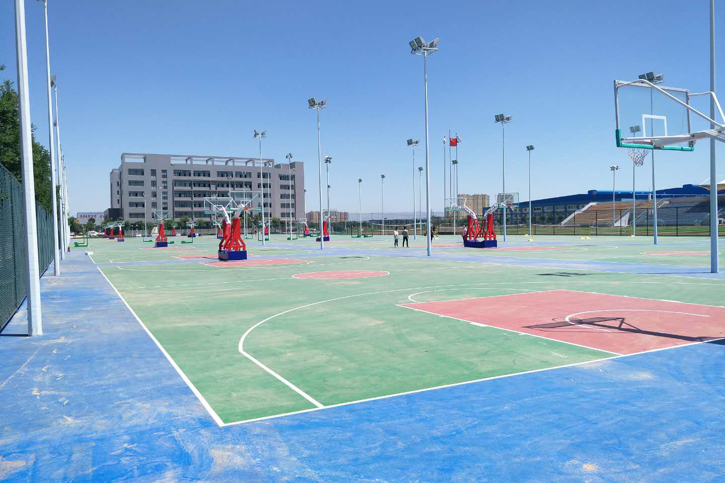 塑膠球場地坪